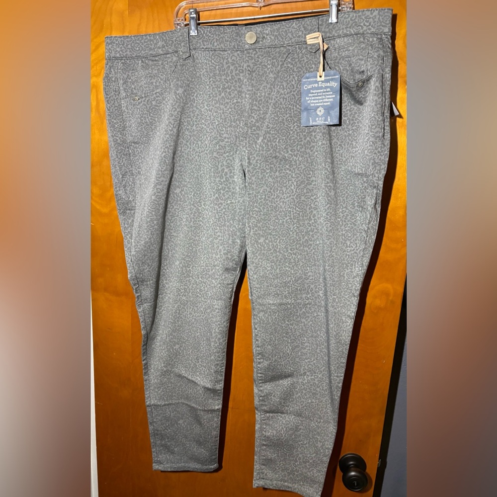 Democracy Women’s Gray Animal Print Pants, Size 24W